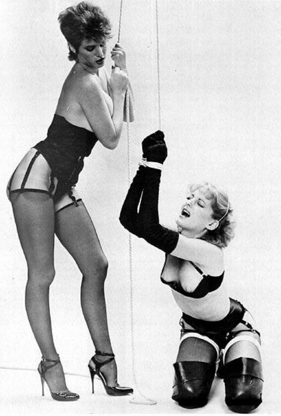 Lois Ayers, Vintage-Bondage-Modell