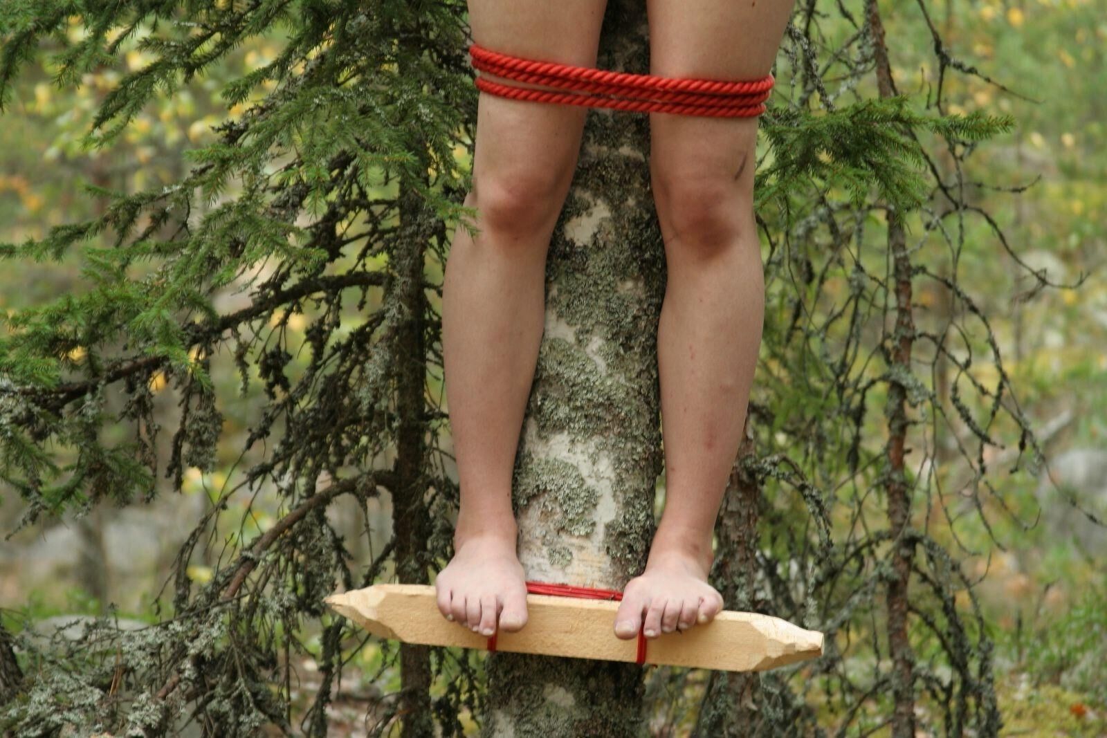 Caroline crucificó al aire libre