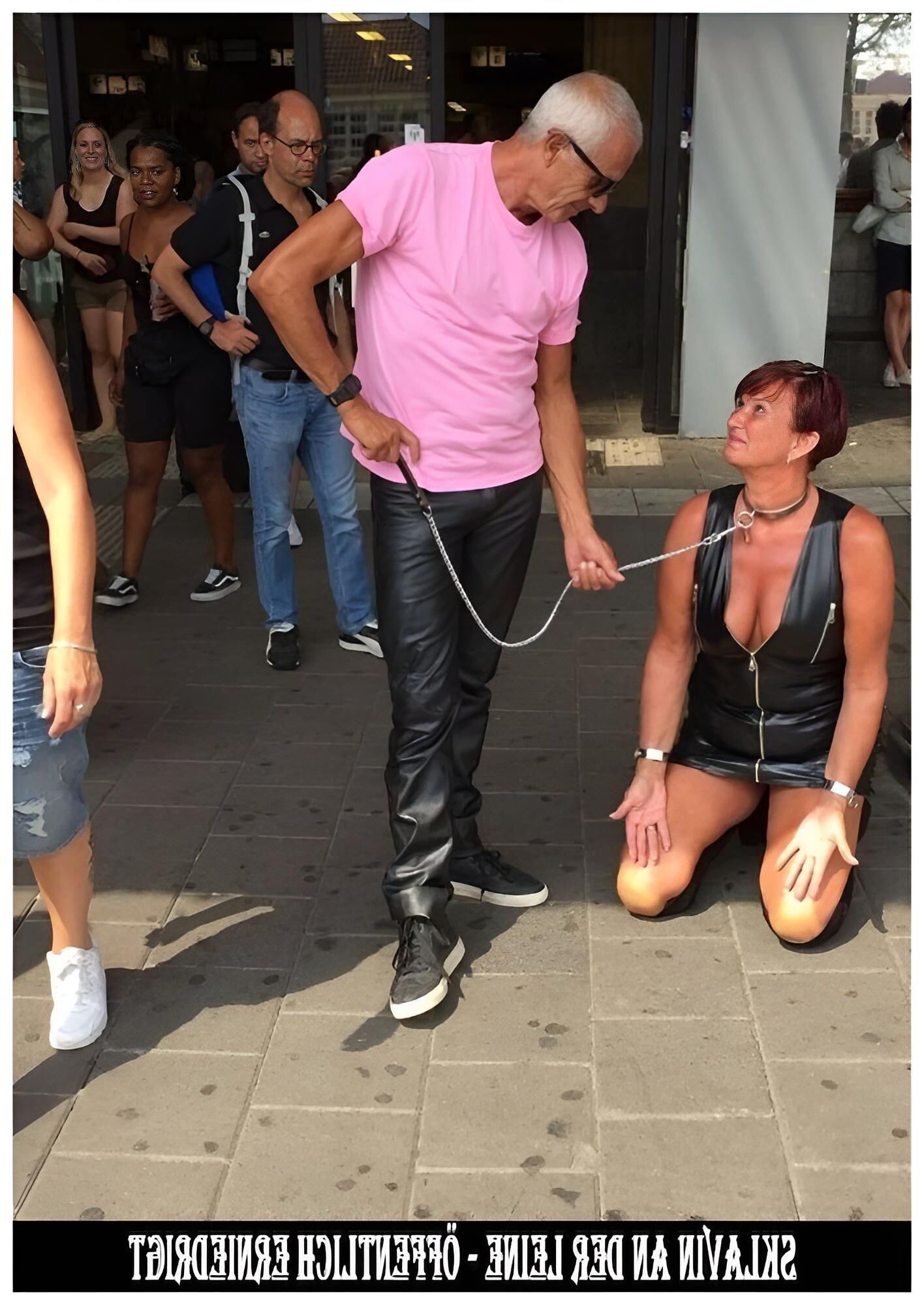 Sklavin an der leine Slaves leashed in public II