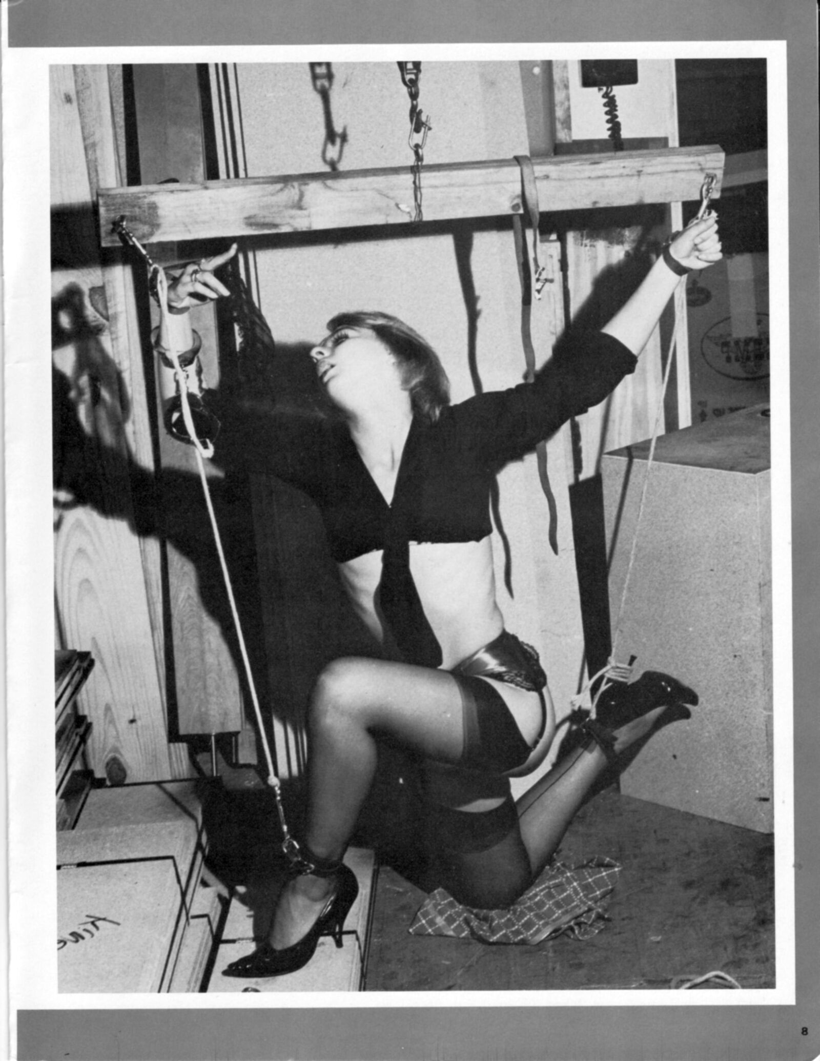 Entrée forcée du magazine de bondage vintage