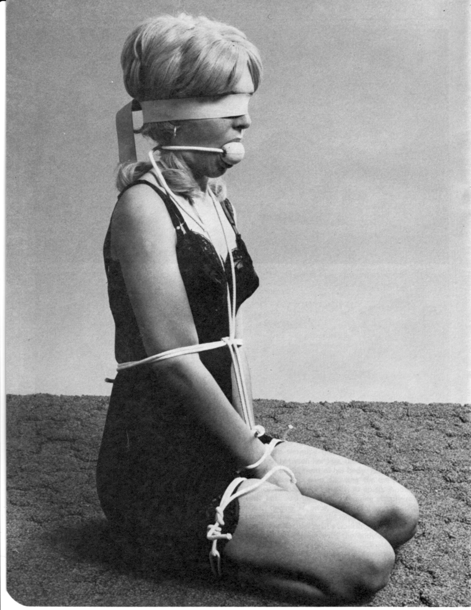Vintage Bondage Magazine Cinch, частично