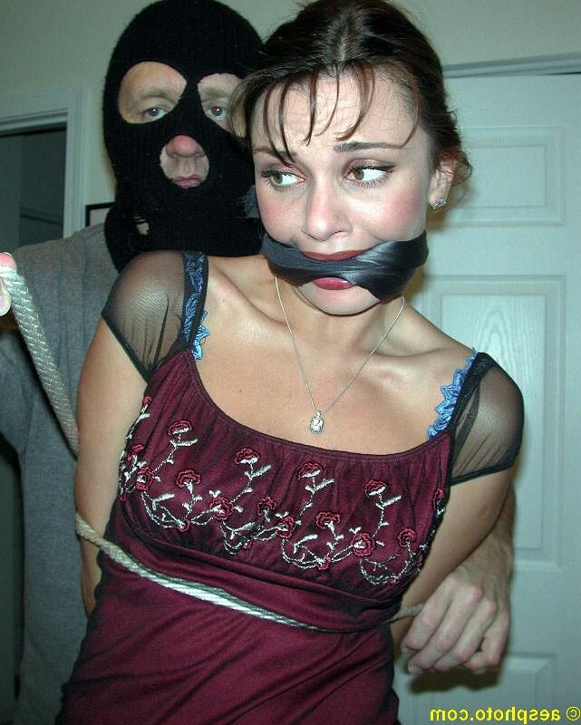 Lindsey arrives home