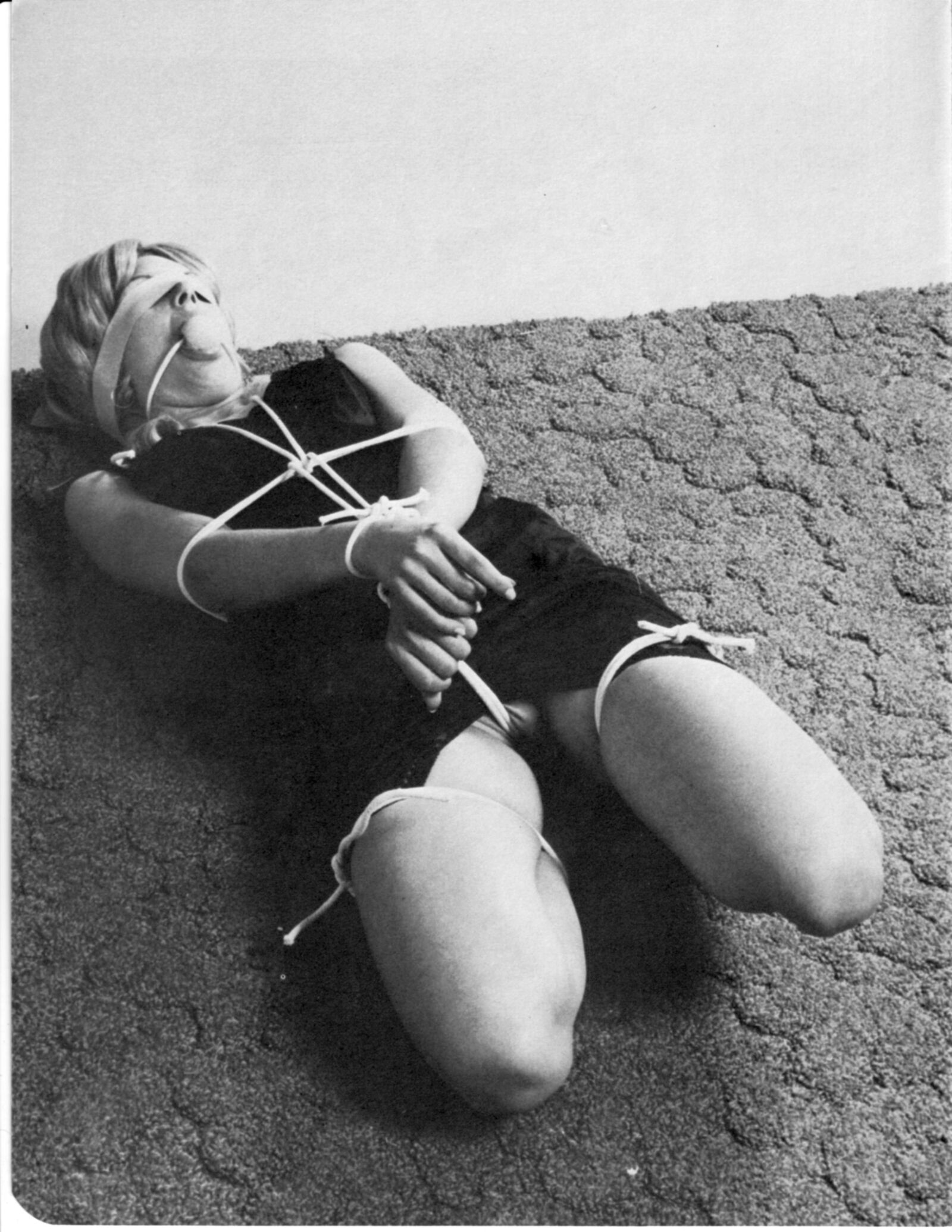Vintage Bondage Magazine Cinch, частично
