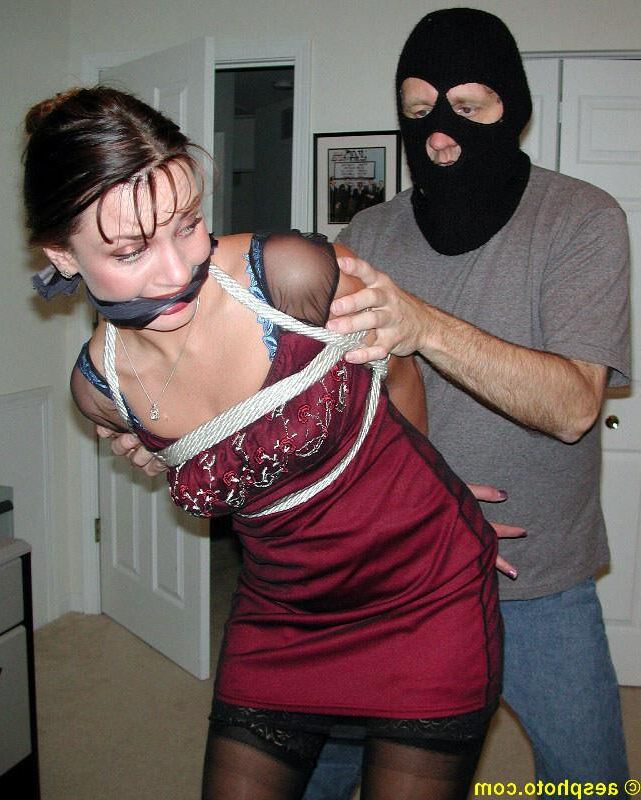 Lindsey arrives home