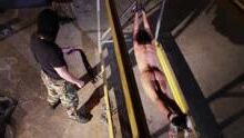 Marché des esclaves capturé enlèvement abusé de torture liée aux enchères