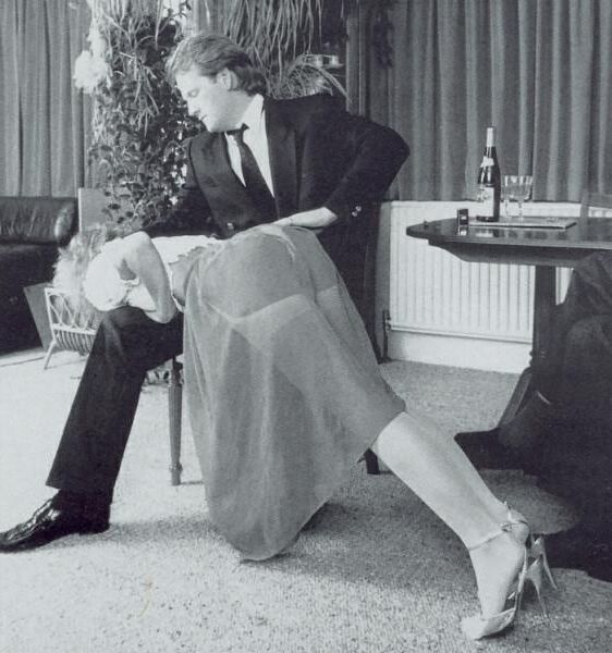 Retro Spanking Februs e Fessee Treathing