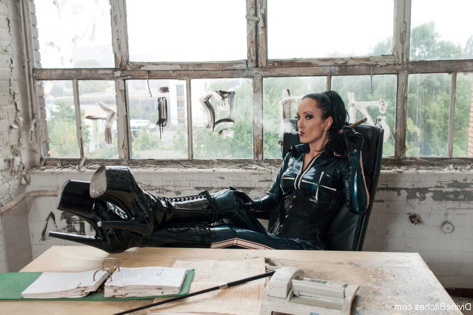 .. Fetisch Liza (Domina)