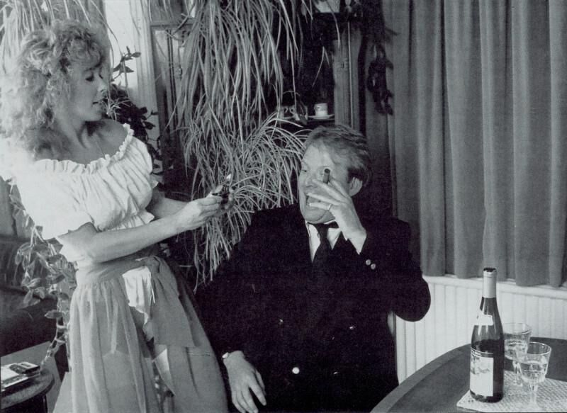 Retro Spanking Februs e Fessee Treathing