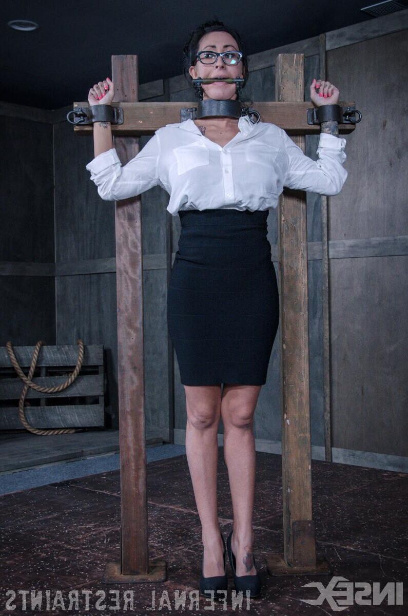 Bondage Girls, die Brillen tragen