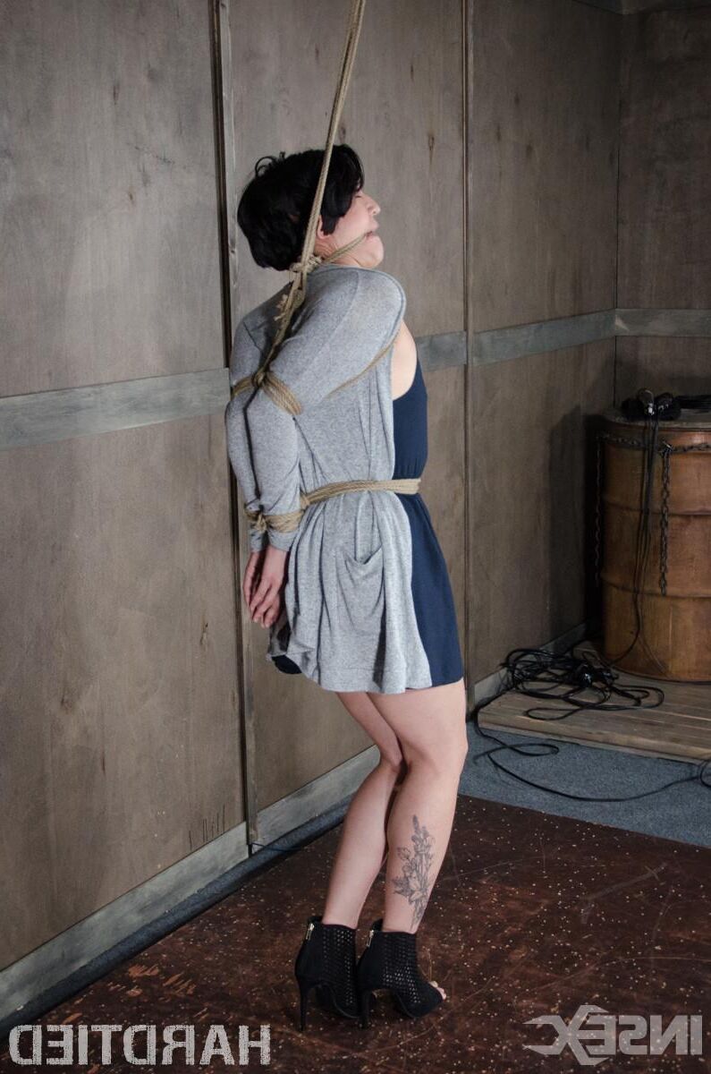 Modèle de bondage Mia Torro