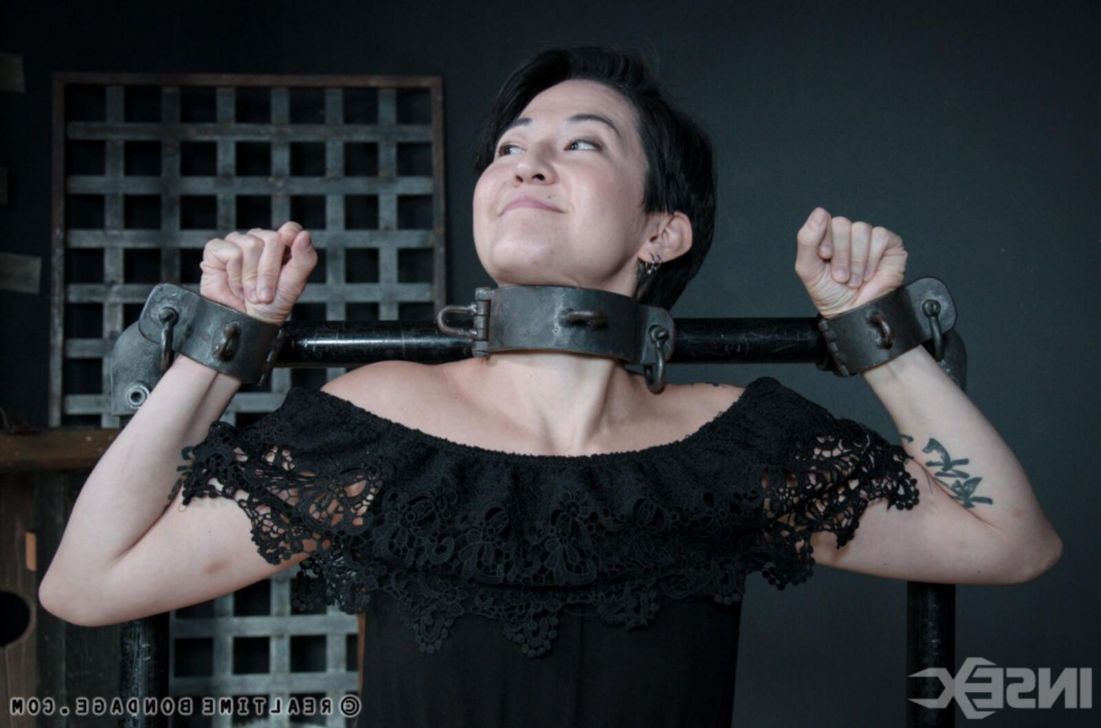 Modèle de bondage Mia Torro