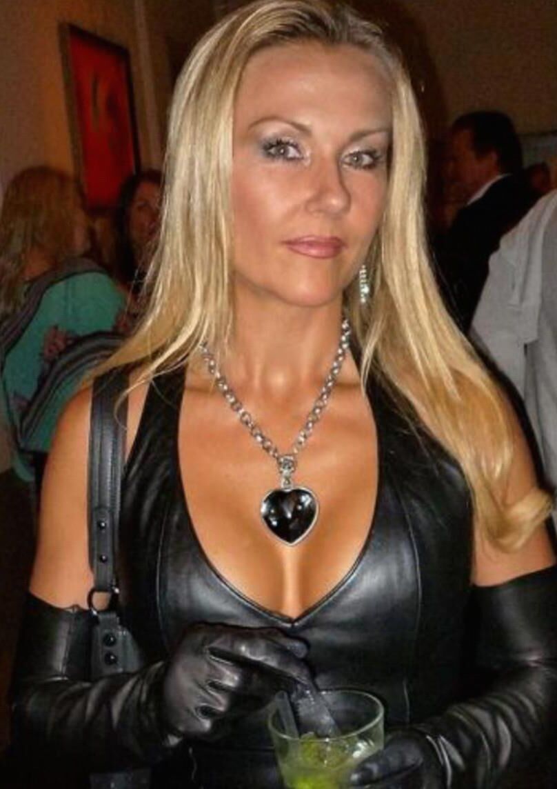 Loiras femdom e escravidão