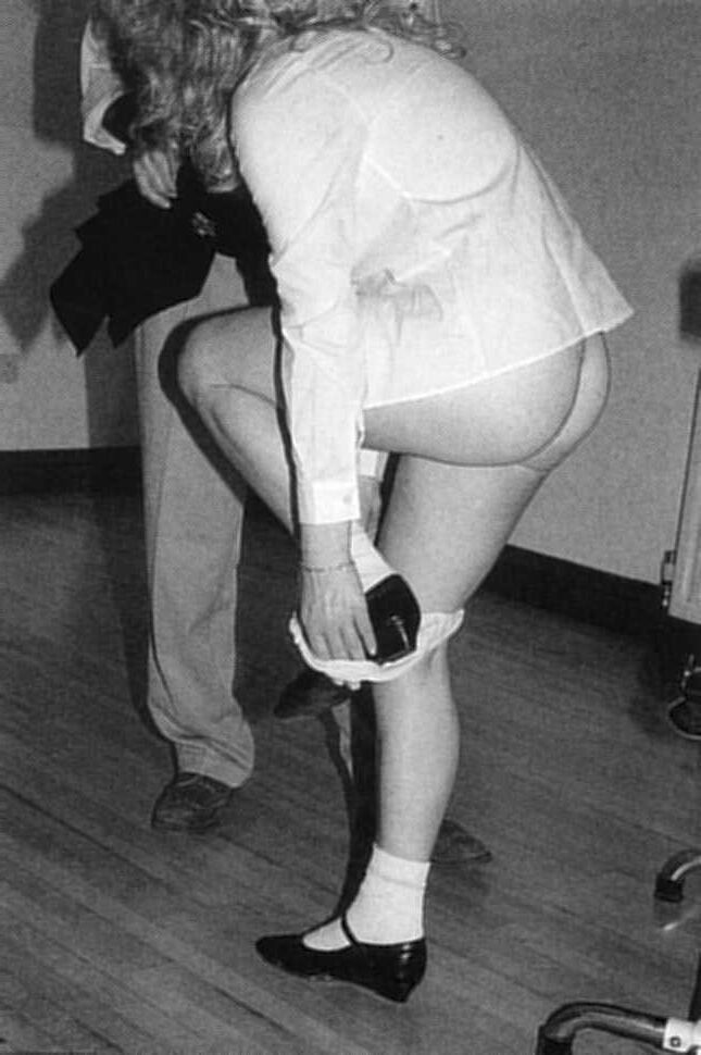 Retro Spanking Jane, da Blushes, não pobre Jane em uma bicicleta