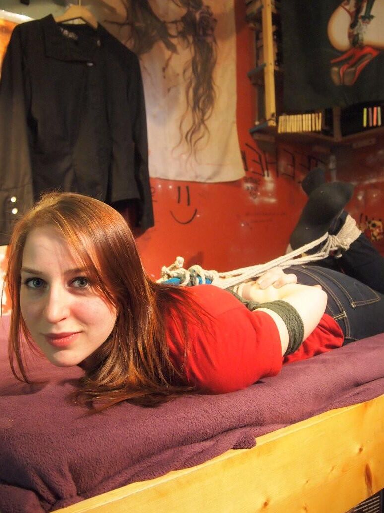 Garotas bonitas Hogtied