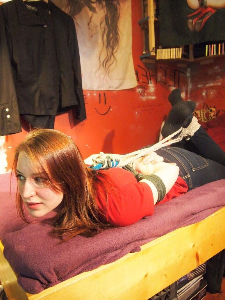 Garotas bonitas Hogtied