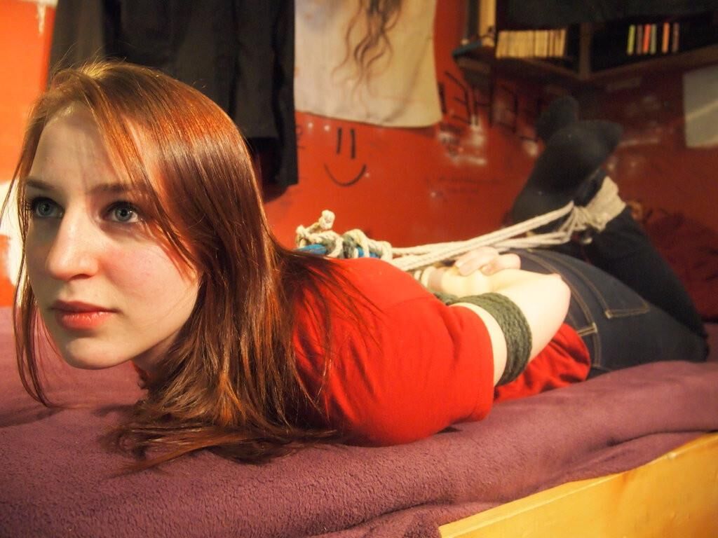 Garotas bonitas Hogtied