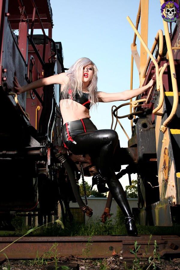 Miss Mosh  Bondage Model