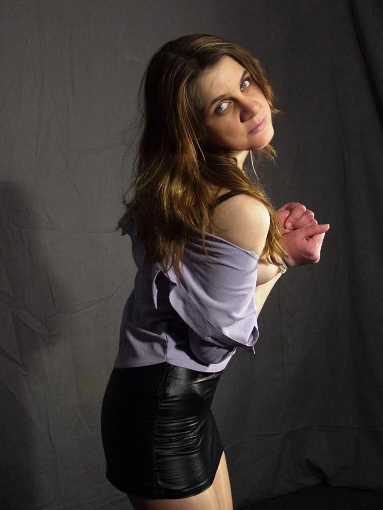 A sessão de fotos de Sophie de Bondage dá errado