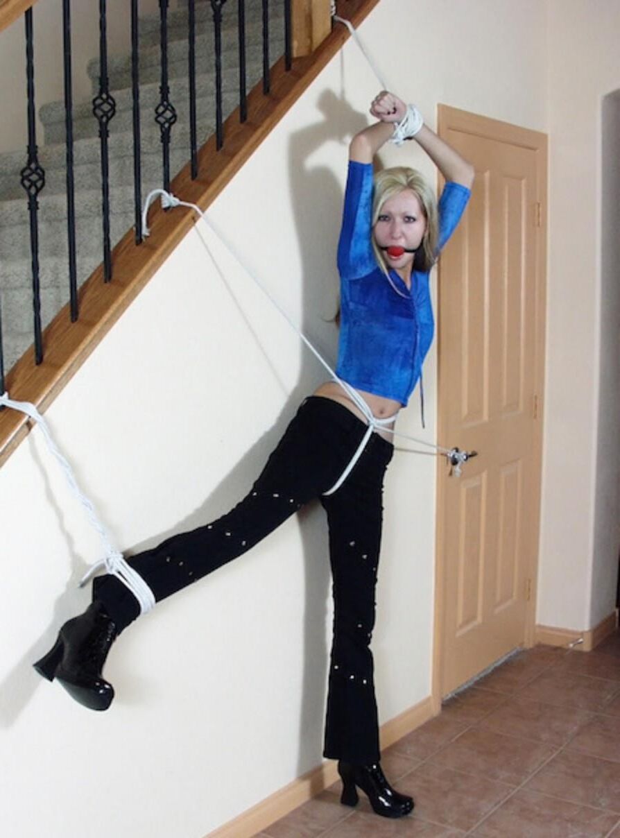 Modèle de bondage Molly Bronte