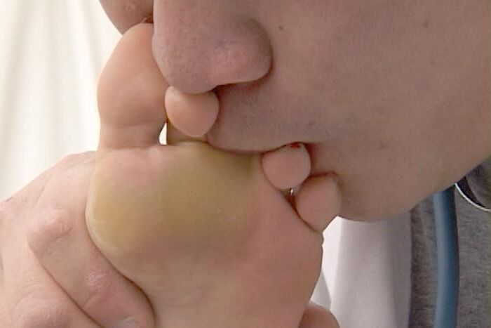 FOOT WORSHIP CLINIC, THIS DOC IS A PERV!!! (JAPAN)