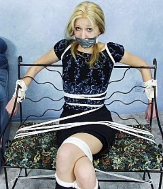 Modèle de bondage Molly Bronte