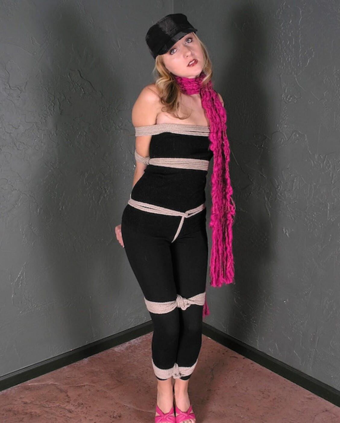 Modèle de bondage Molly Bronte