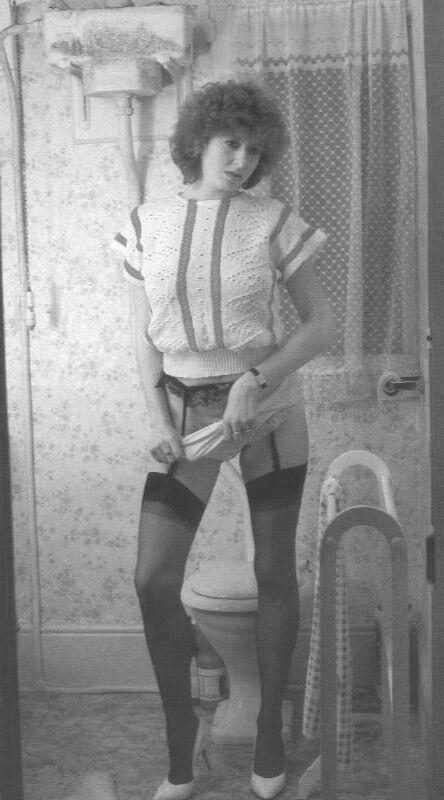 Problème de filles uniformes de la fessée rétro (complète)