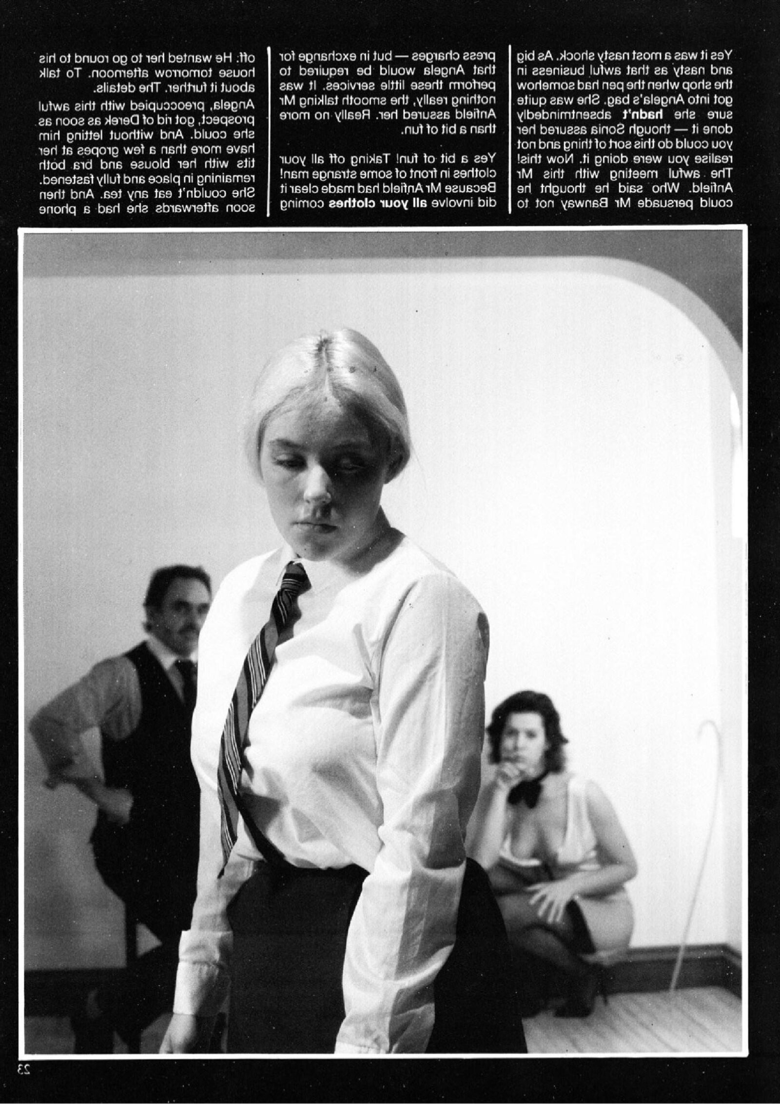 Problème de filles uniformes de la fessée rétro (complète)