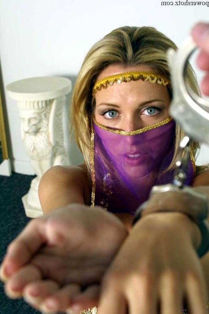 Chica harén dispuesta