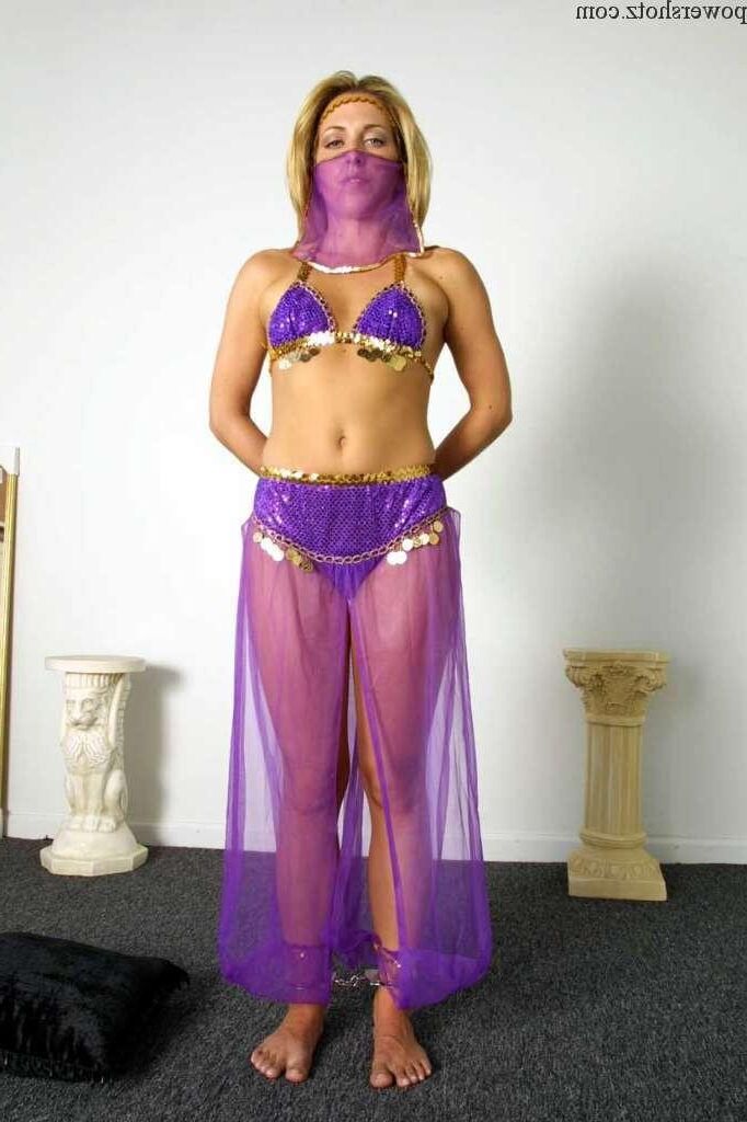 Chica harén dispuesta