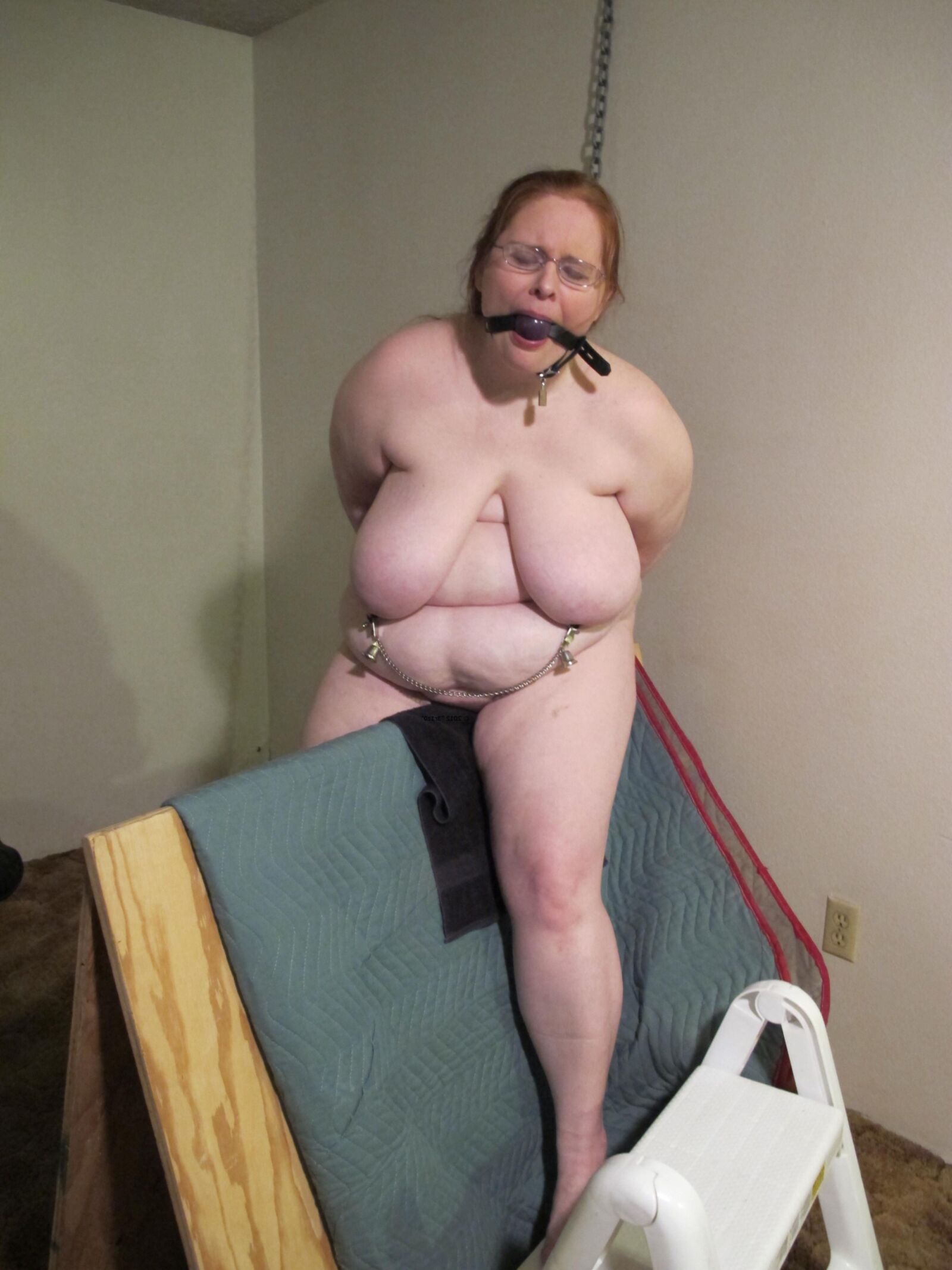 Fettsklaven in Bondage