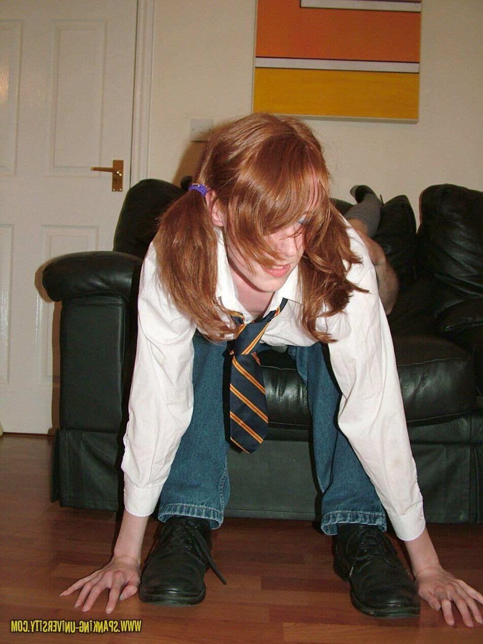 Spanking University Polly Redhead Lange Wollsocken