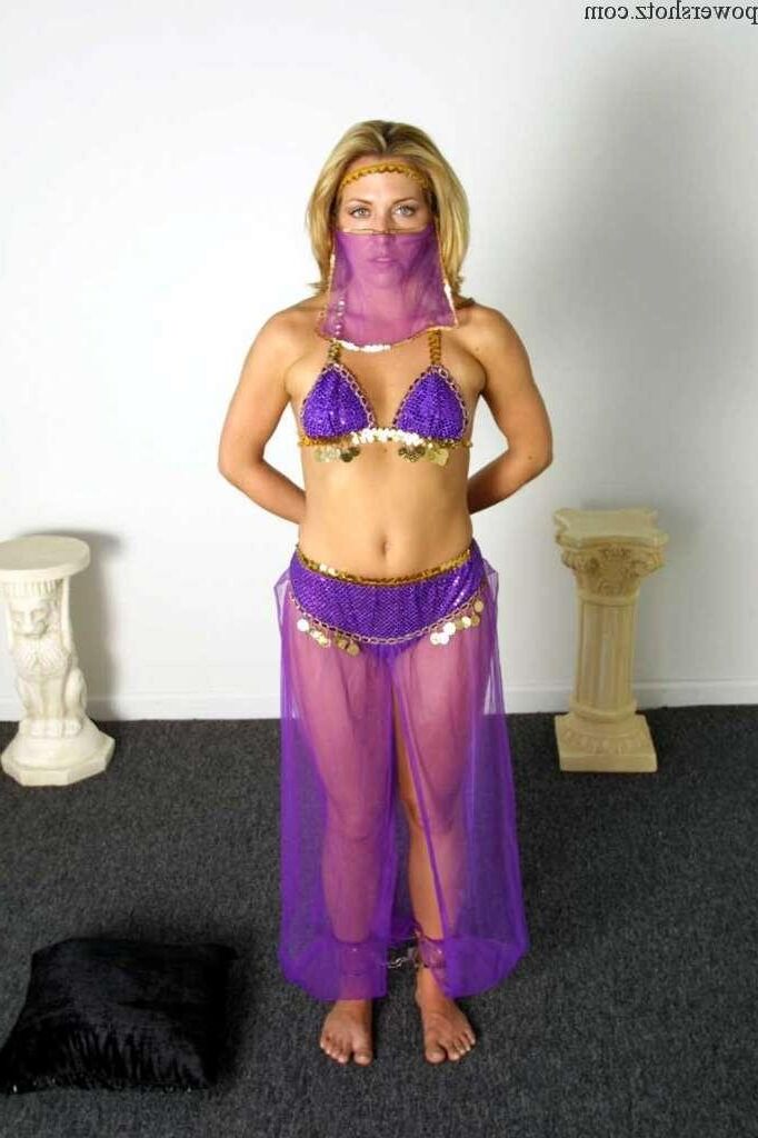 Chica harén dispuesta