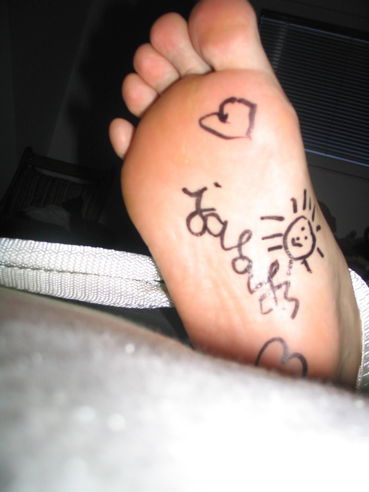 Gelifessel naked tied feet