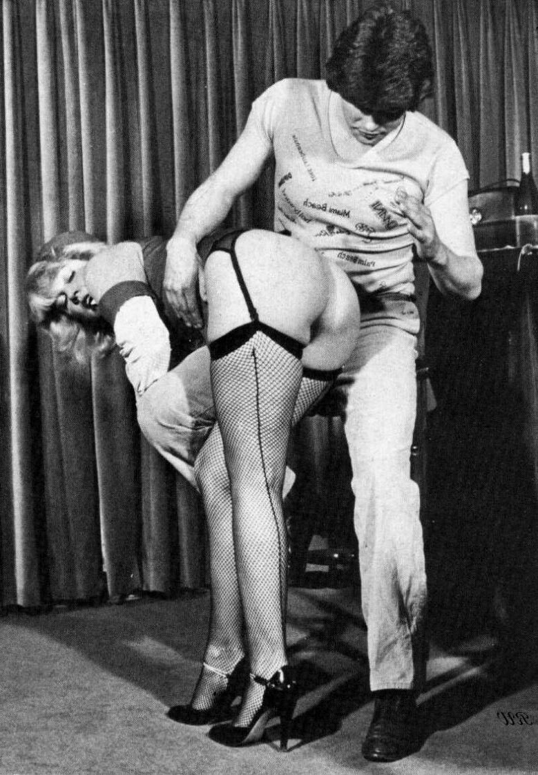 Retro Prügel von New Derriere nein