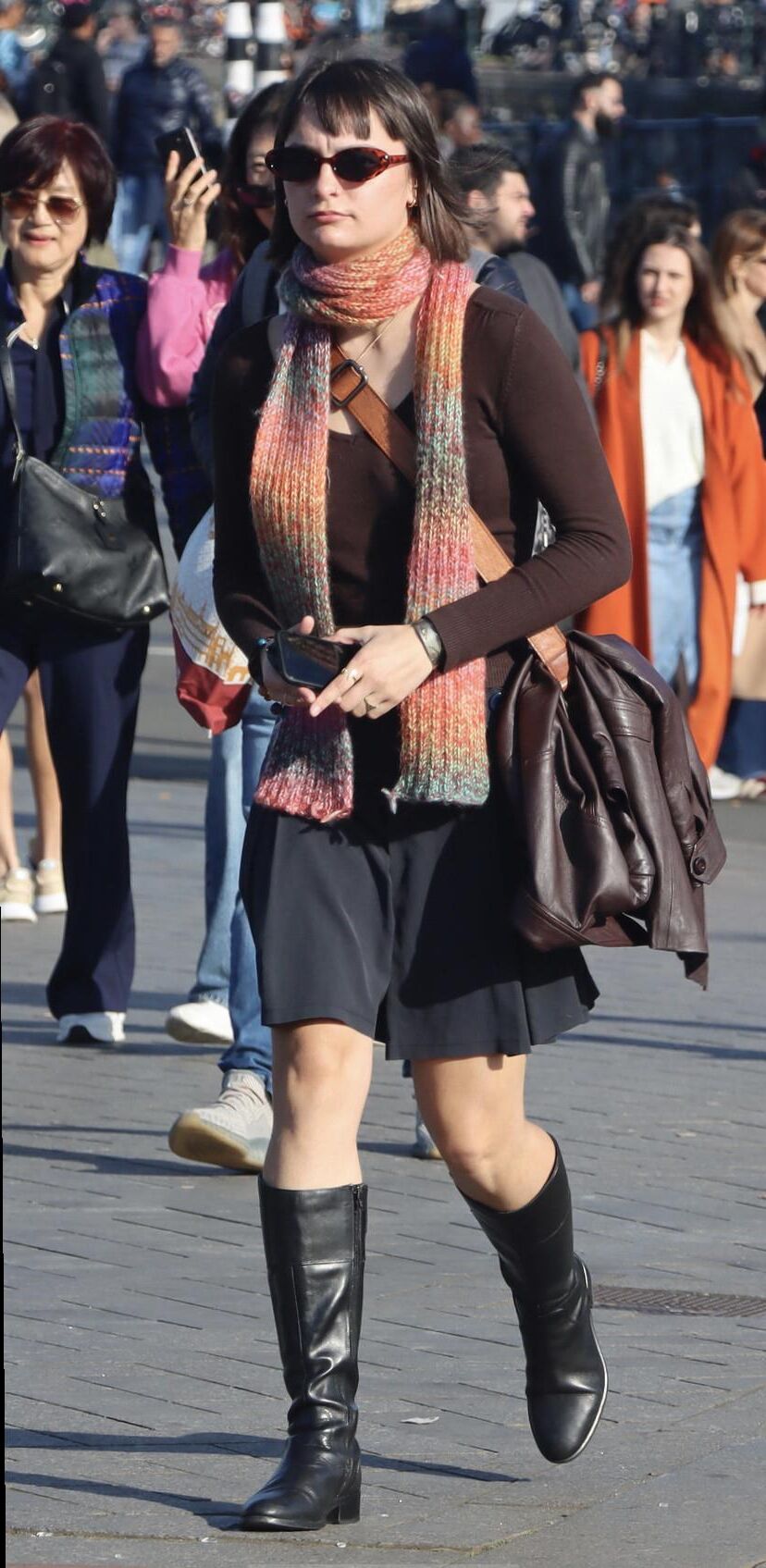 Leder und Stiefel in der Öffentlichkeit