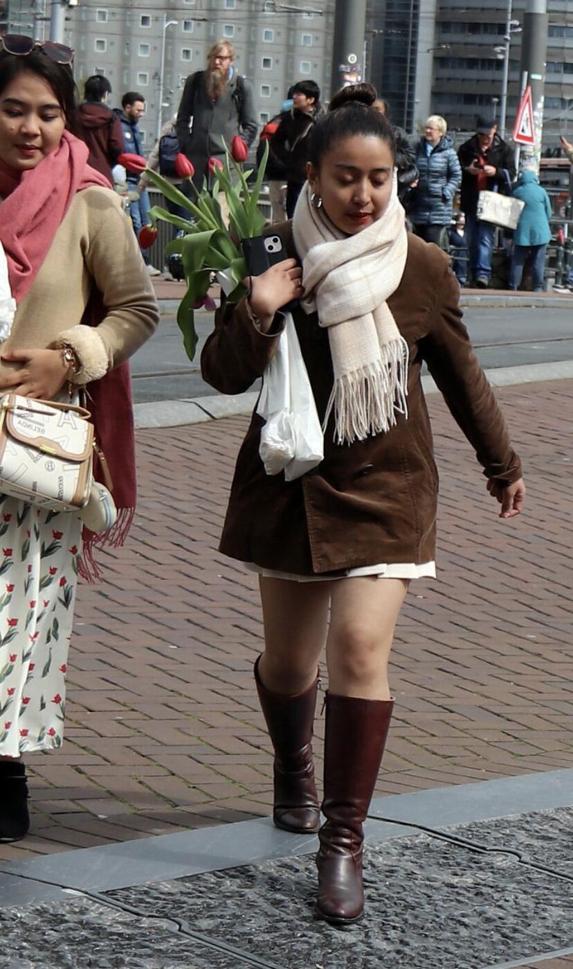 Leder und Stiefel in der Öffentlichkeit