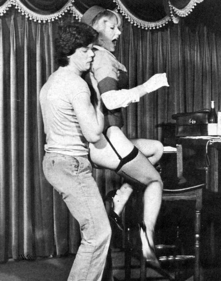 Retro Prügel von New Derriere nein