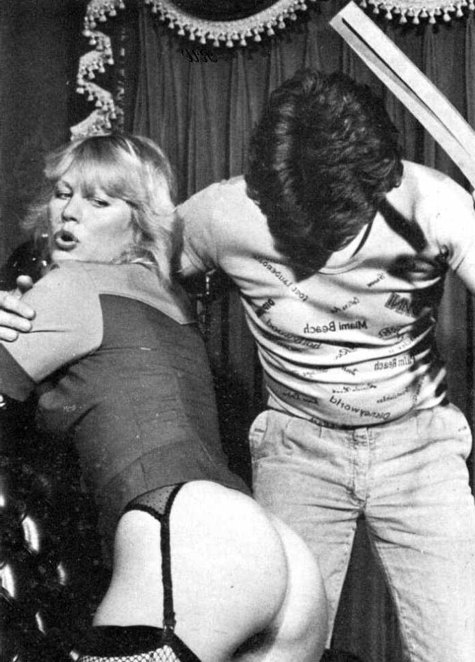 Retro Prügel von New Derriere nein