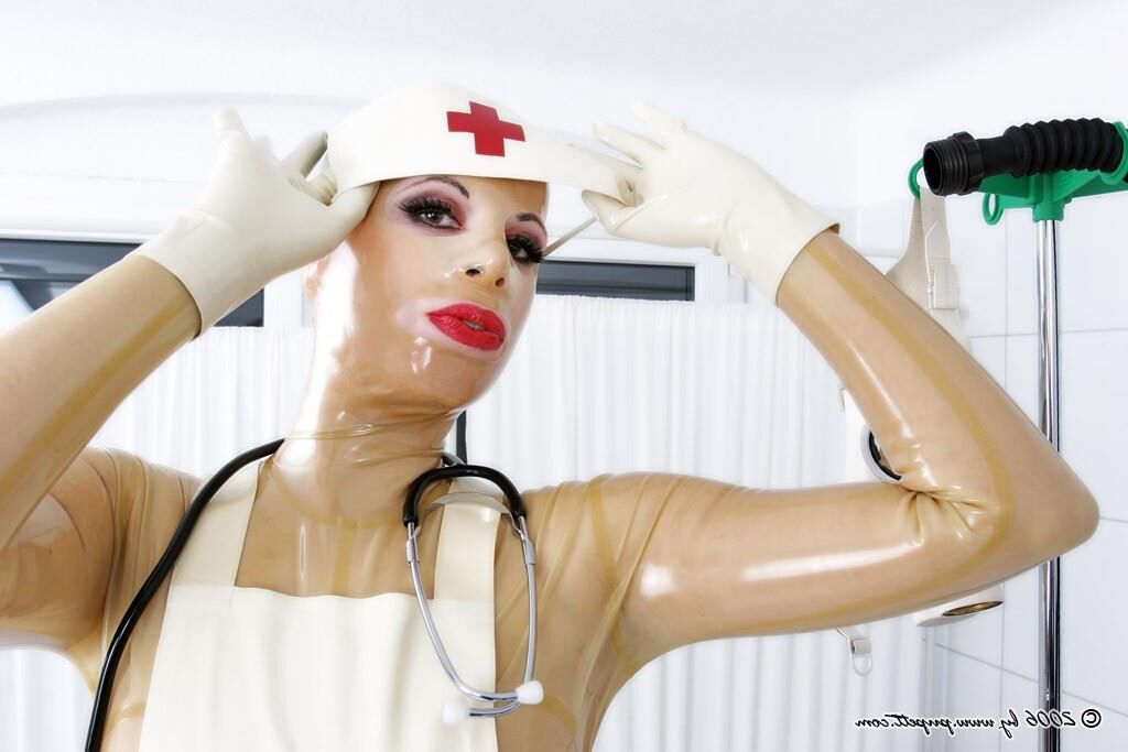 Nuits en latex blanc