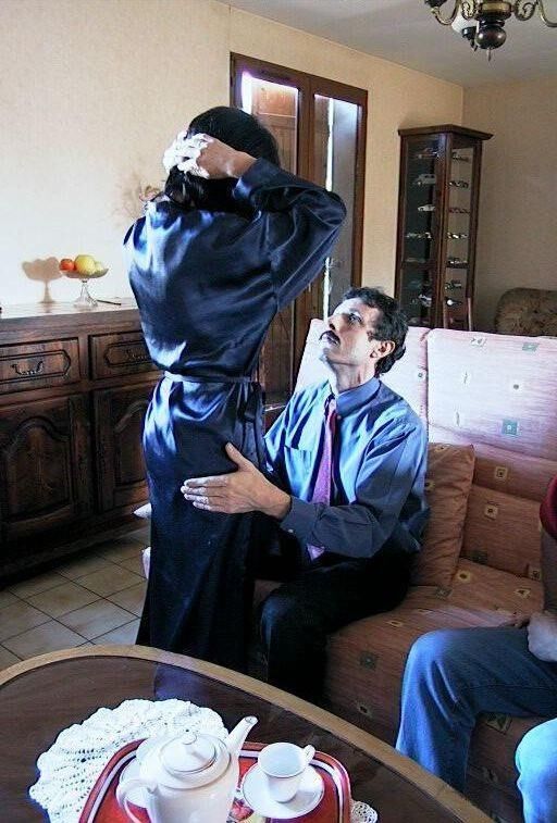 Fessée et honte MMH Slim Trimd Mature Brunette Blue Robe