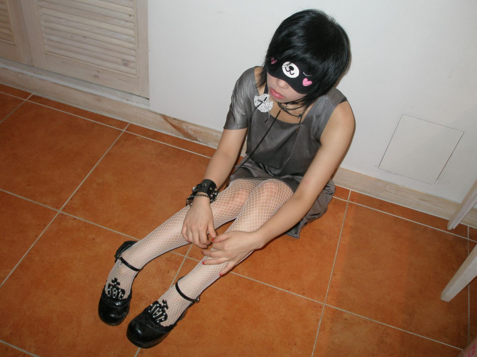 Japanese babe tied up and fucked
