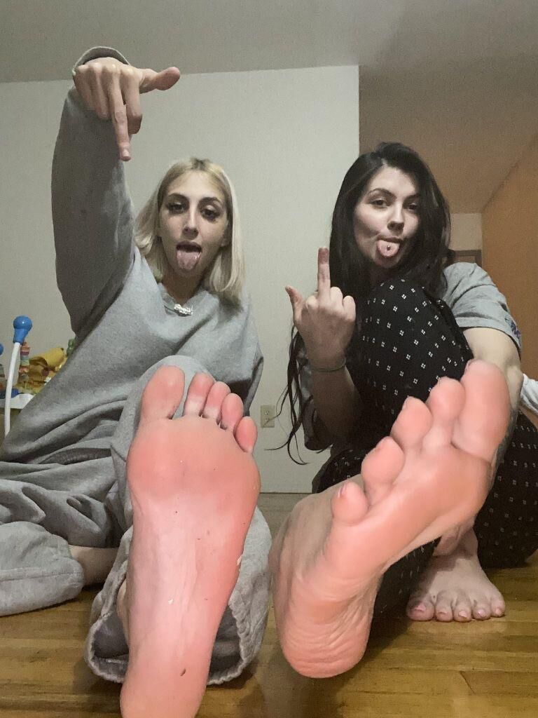 ¿Lamen tus pies? ... joder sí !!!