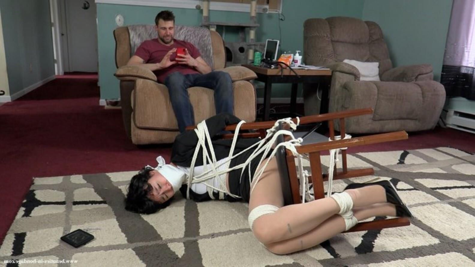 Modelo de bondage de Mura Suru