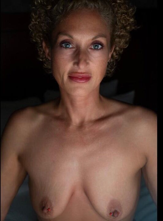 MELODY MATURE HOT