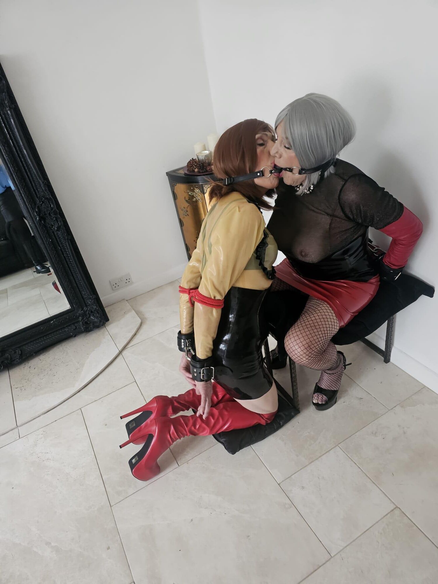 Lesbian Slaves 