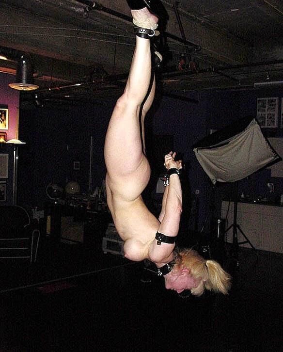 A couple of MILF's hanging around giving head