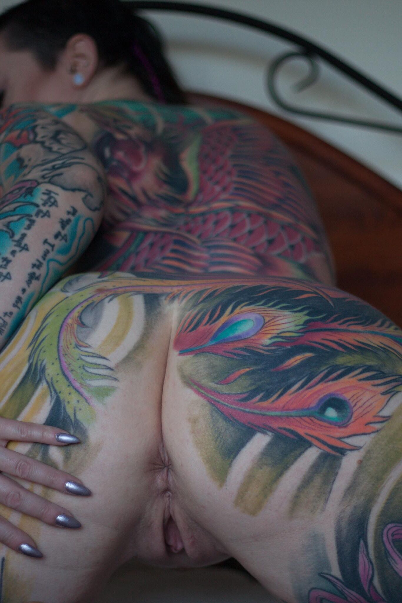 Modificações extremas: tatuagens travessores de piercings esticados
