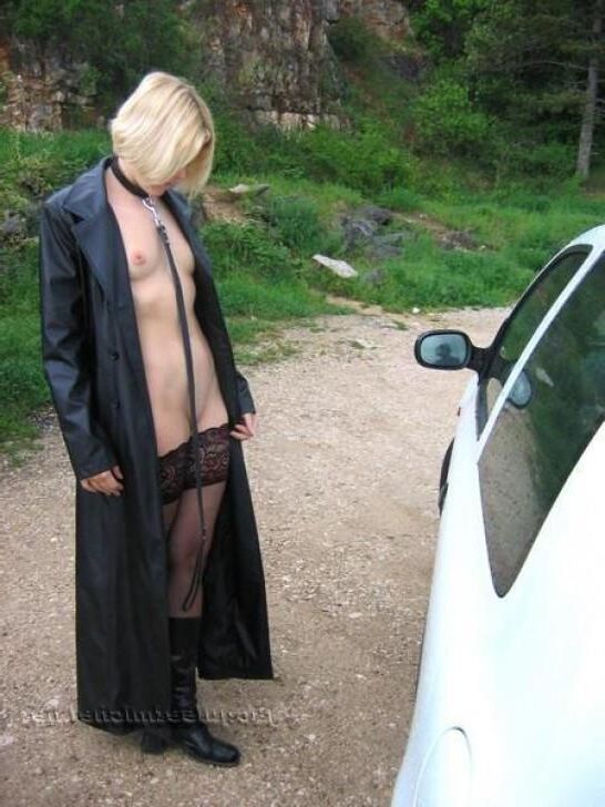 外側および自然の中でBDSM