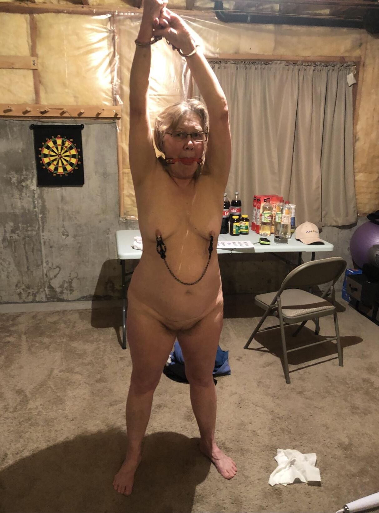Oma Slut Linda gebunden